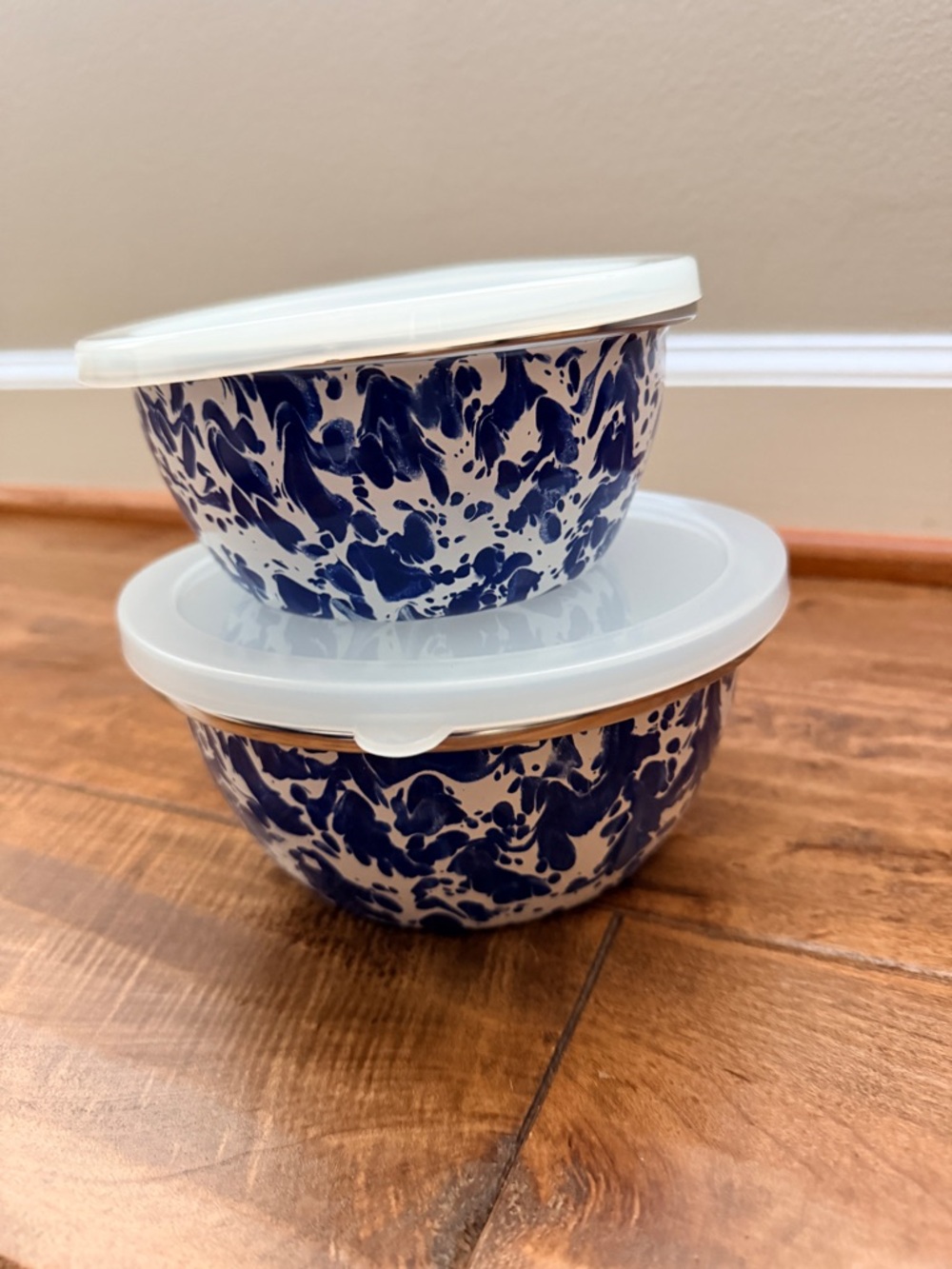 Golden Rabbit Blue Splatter Ceramic Food Storage Bowls with Lids NWT